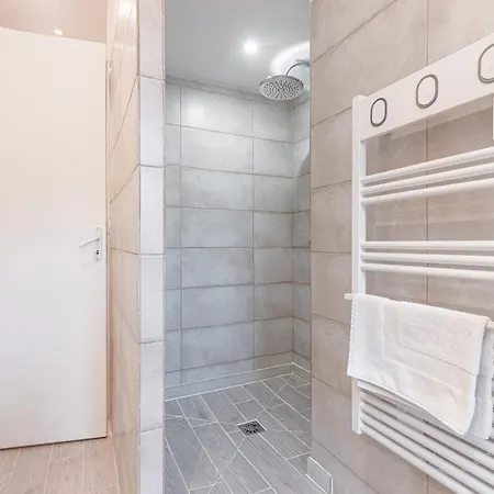 Lovely 1 Bdr In Harbor Area Appartement Nice